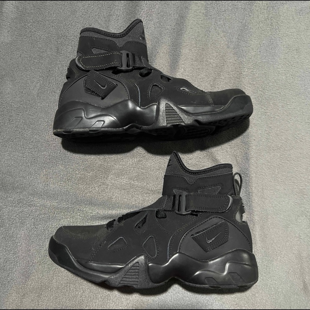 Nike Air unlimited triple black